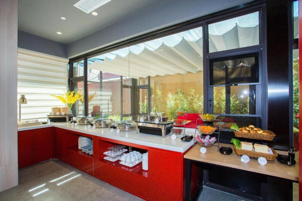 Отель Ibis Kunming Beijing Rd Экстерьер фото