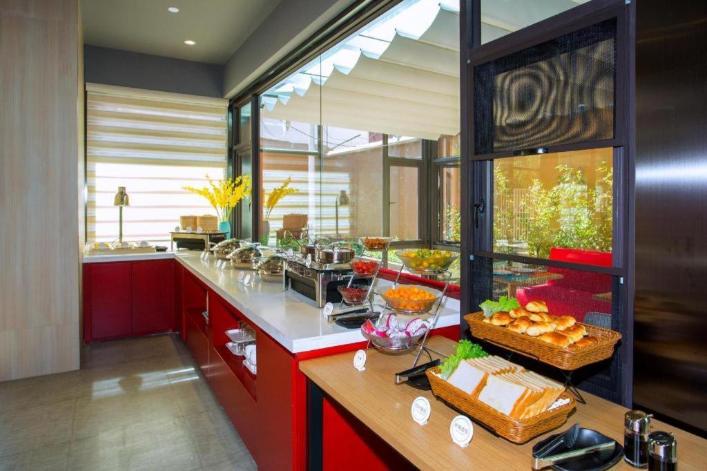 Отель Ibis Kunming Beijing Rd Экстерьер фото