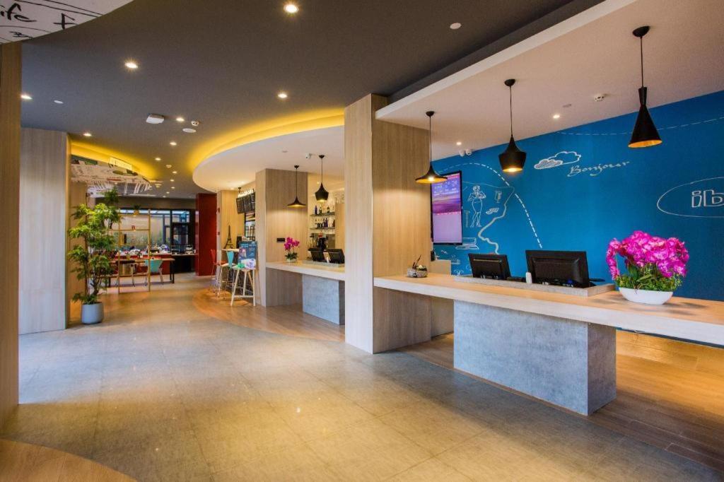 Отель Ibis Kunming Beijing Rd Экстерьер фото