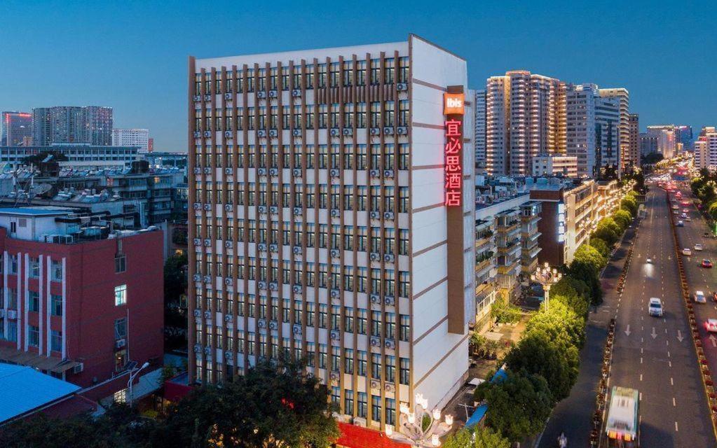 Отель Ibis Kunming Beijing Rd Экстерьер фото