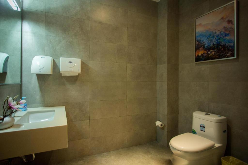 Отель Ibis Kunming Beijing Rd Экстерьер фото